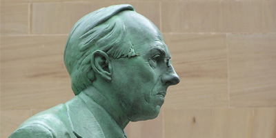 Sculpture of Donald Dewar